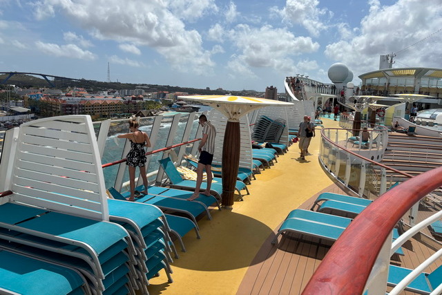 2025 04 01   Curacao   Willemstaa 083